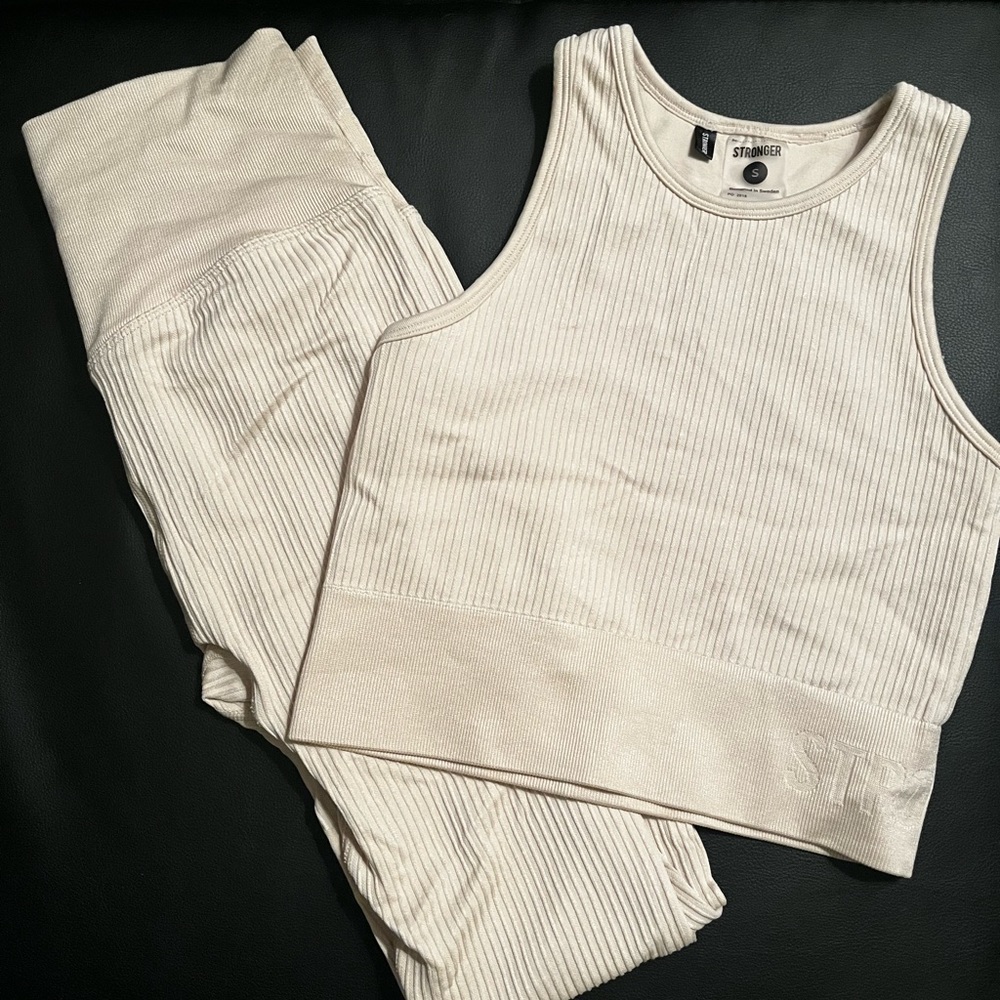 NEW Cream Stronger Seamless Embrace Set